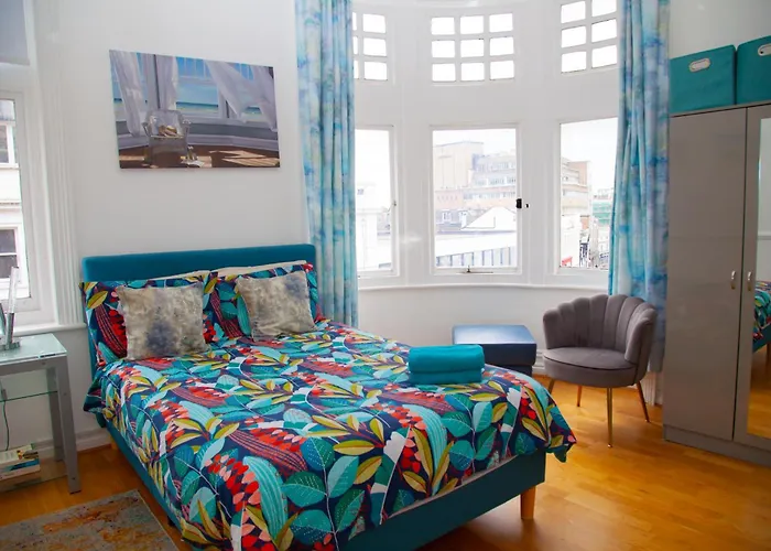 Seaside Rentals Bournemouth Centre - Large 3Br, Wifi, Beach 8 Min Walk