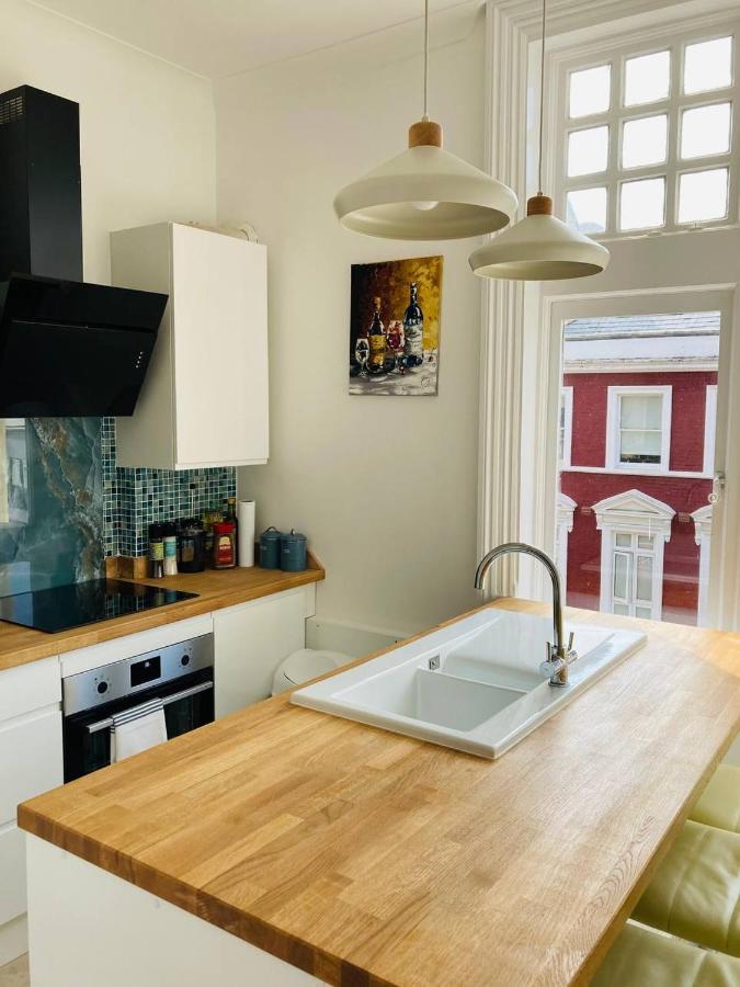 Seaside Centre - Large 3br, Wifi, 8 Min Walk *