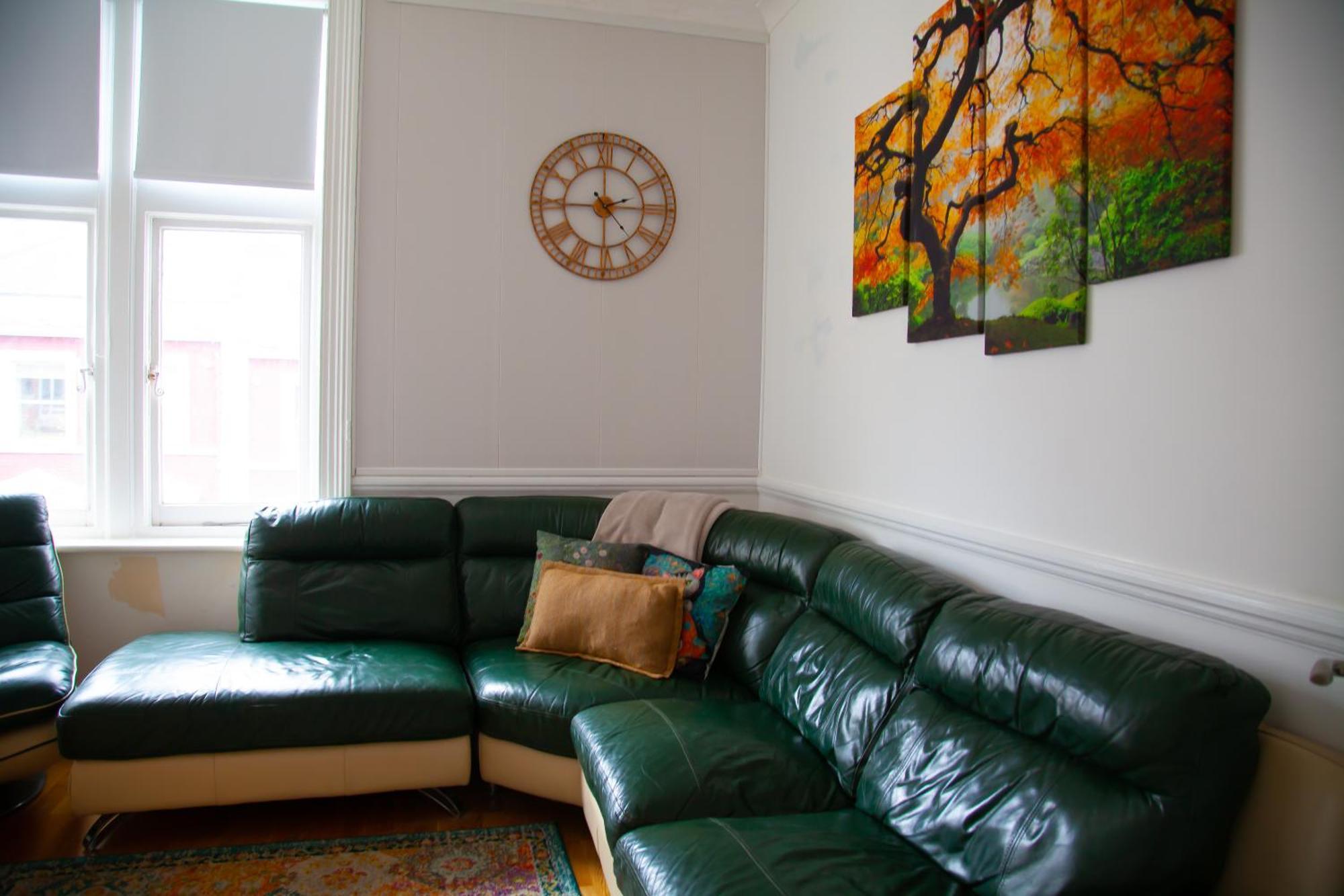 Seaside Centre - Large 3br, Wifi, 8 Min Walk *