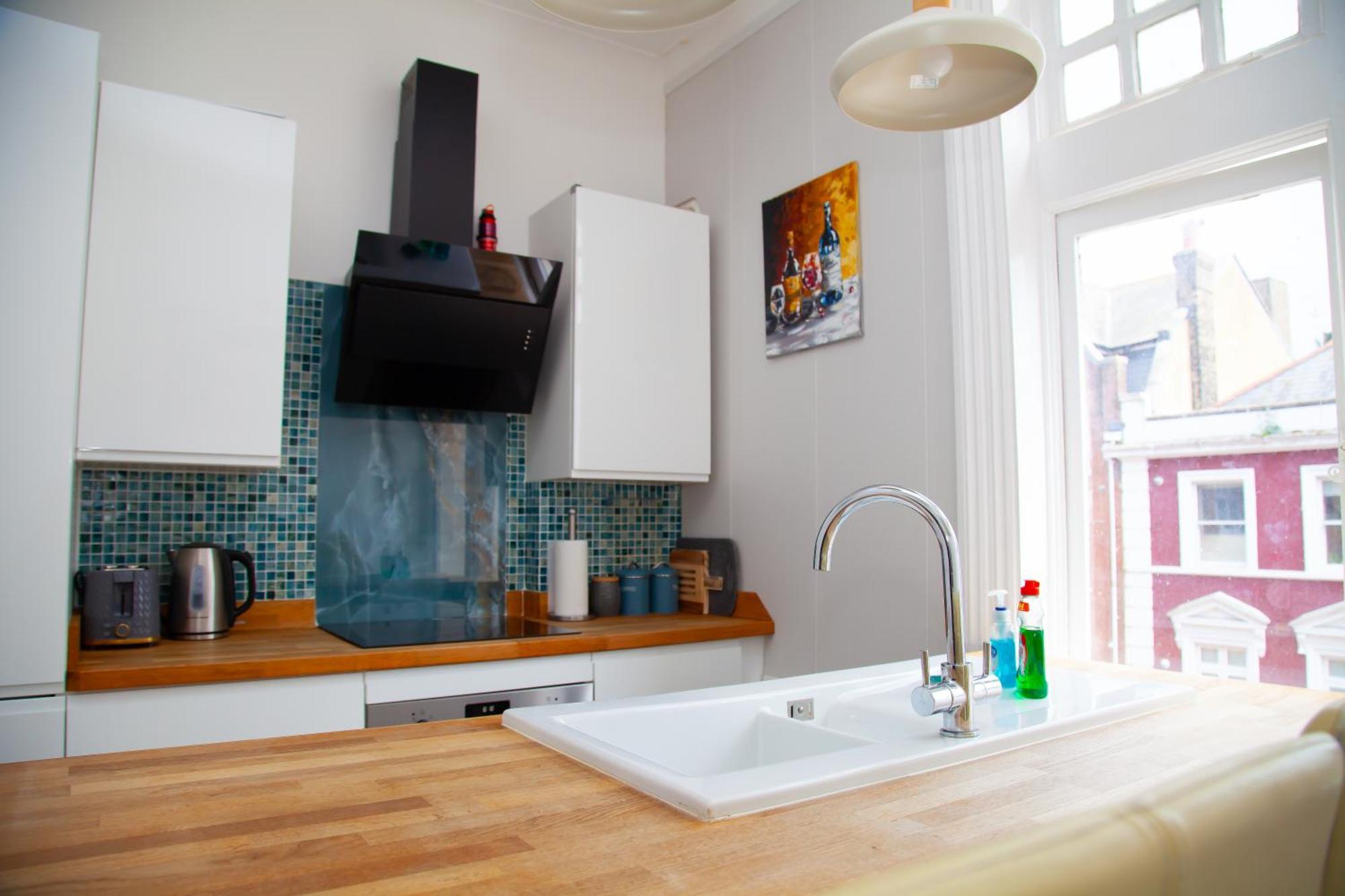 Seaside Centre - Large 3br, Wifi, 8 Min Walk Appartamento