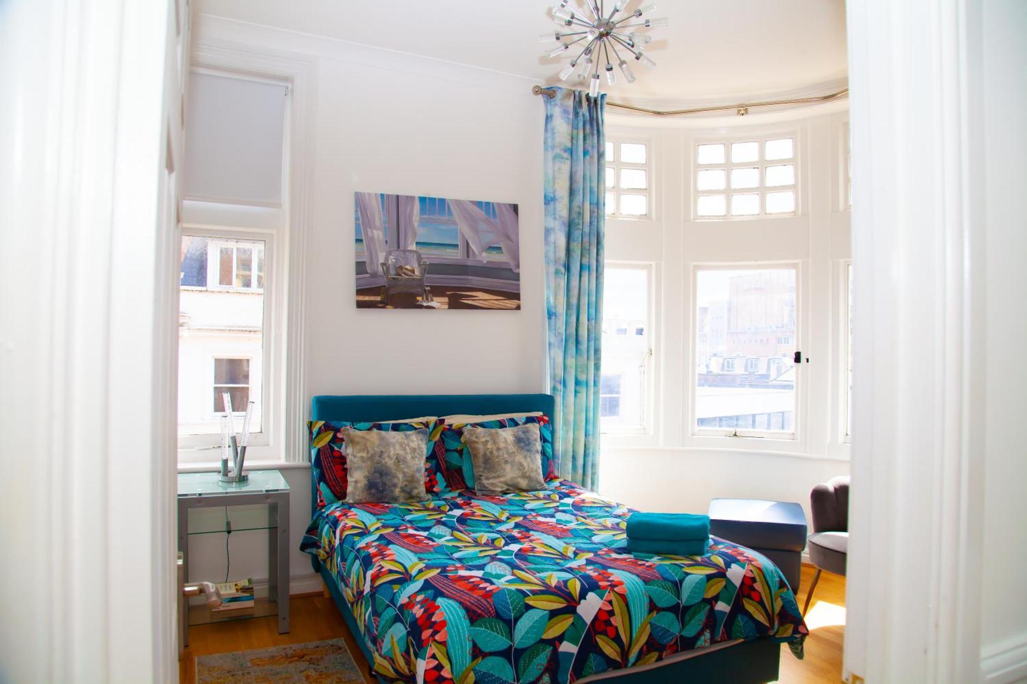 Seaside Centre - Large 3br, Wifi, 8 Min Walk *