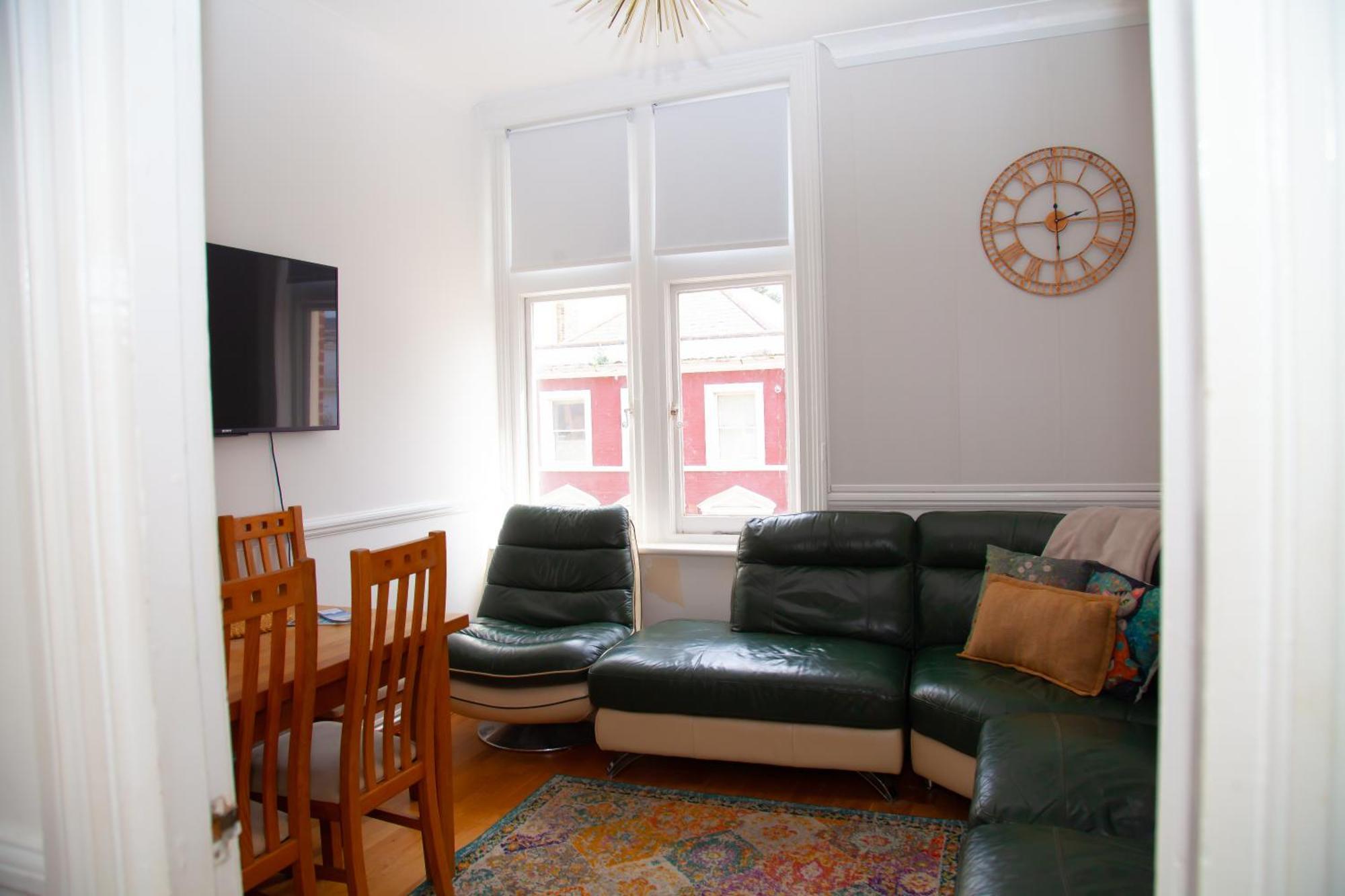 Seaside Centre - Large 3br, Wifi, 8 Min Walk