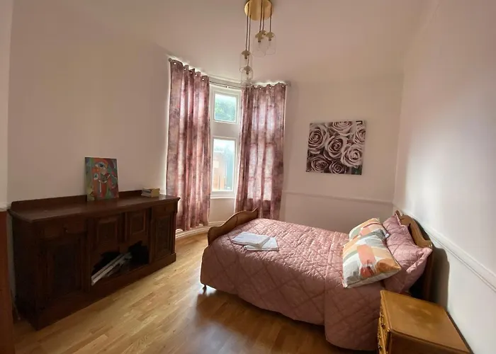 Seaside Rentals Bournemouth Centre - Large 3Br, Wifi, Beach 8 Min Walk